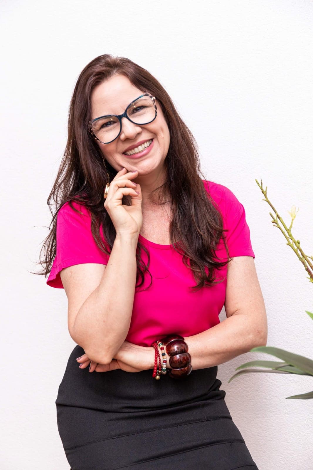 Heloisa Monteiro sorrindo, com blusa rosa